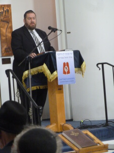 Rabbi Ephraim Eliyahu Shapiro addressing the Agudah Siyum Daf Yomi on Bava Metzia