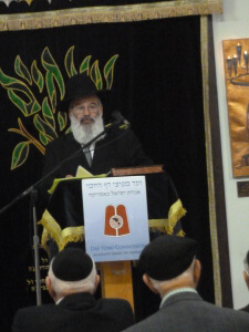 Rabbi Shaya Richmond, Rav K'hal Aitz Chaim, West Palm Beach, introducing the Agudas Yisroel Siyum Bava Metziah