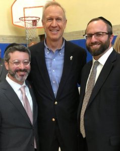 Rabbi Soroka and Rabbi Ehrman thanking Governor Rauner following the bill signing ceremony