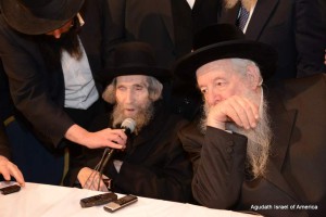 HaRav Aron Leib Steinman speaking, Novominsker Rebbe on right at the 14th Annual Yerushalayim Yarchei Kallah 